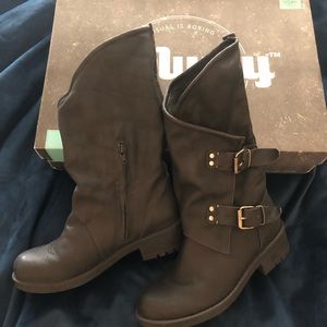 Black leather slouch boots